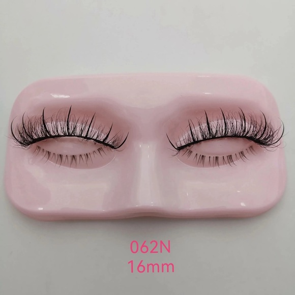 Lash extensions strips “Demure - Picture 1 of 1